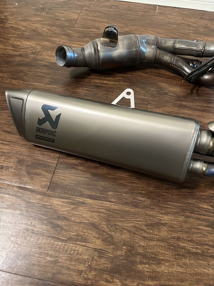 OEM 2021 Honda CBR1000RR-R Fireblade Full Akrapovic Exhaust OEM 2021 Honda CBR1000RR-R Fireblade Full Akrapovic Exhaust