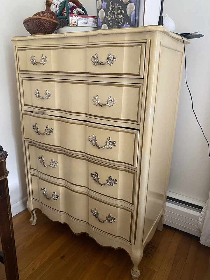 Juego de dormitorio provincial francés vintage Foto 3 de 4