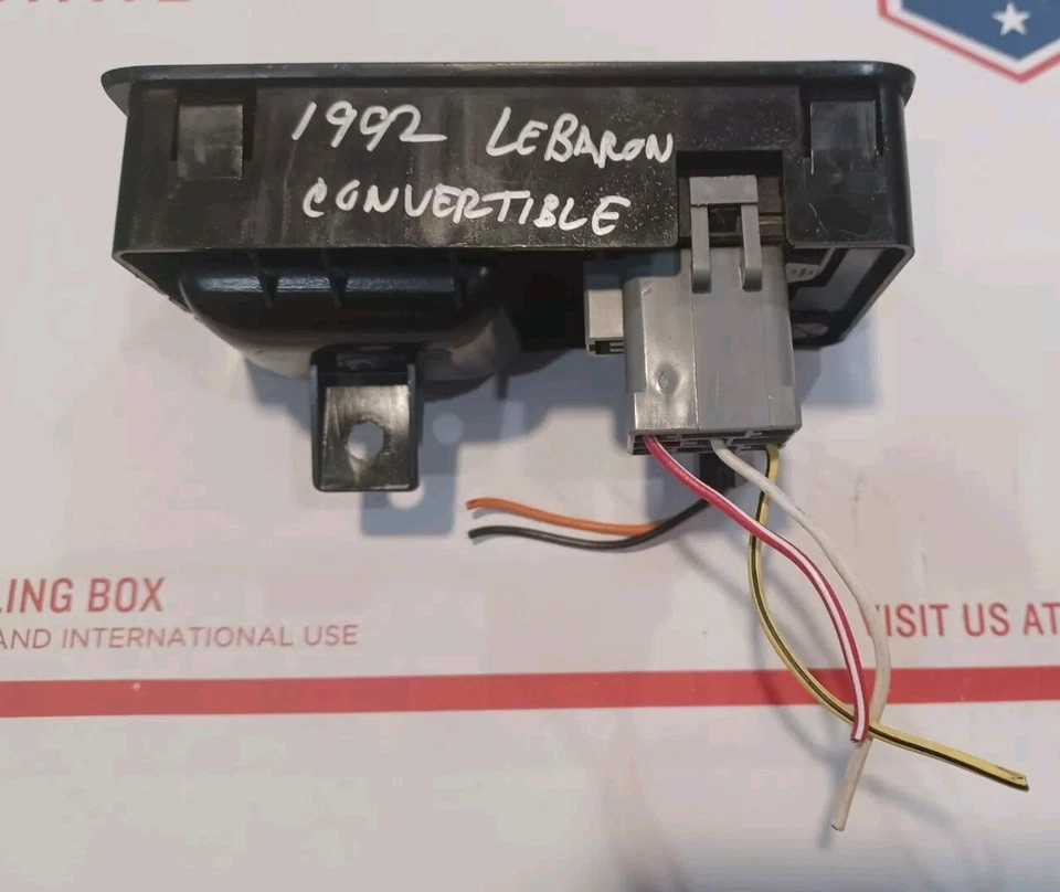 Chrysler Lebaron 1992 convertible techo techo interruptor botón con moldura OEM 4373510 enchufe Foto 3 de 4