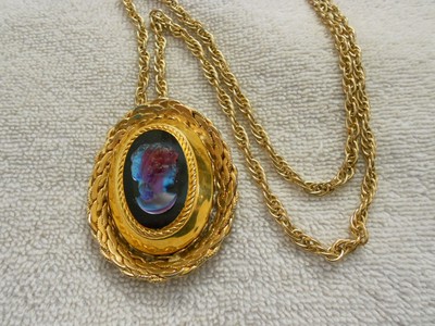 Vintage Black Berry Cameo Gold Tone Necklace