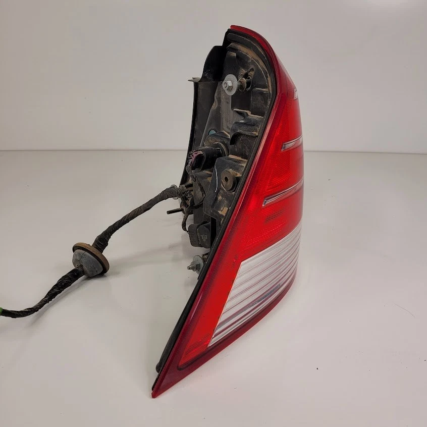 Conjunto de luz de freno de luz trasera del lado del conductor Mercury Montego 2005-2007 OEM *PROBADO Foto 4 de 4