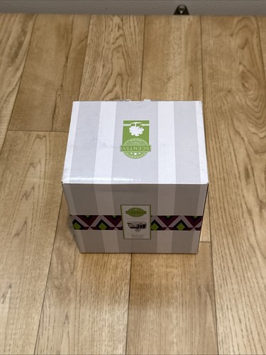 Scentsy Wärmer "Road Less Traveled" Mini rot/weiß Camper, Wandstecker Rentner - Bild 2 von 2