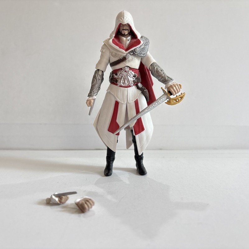 ASSASSINS CREED EZIO AUDITORE DA FRANCE 4” movable figure used /no box