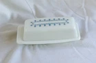 VINTAGE PYREX 60’s BUTTER DISH WITH LID!  BLUE & WHITE SNOWFLAKE GARLAND! PERFCT