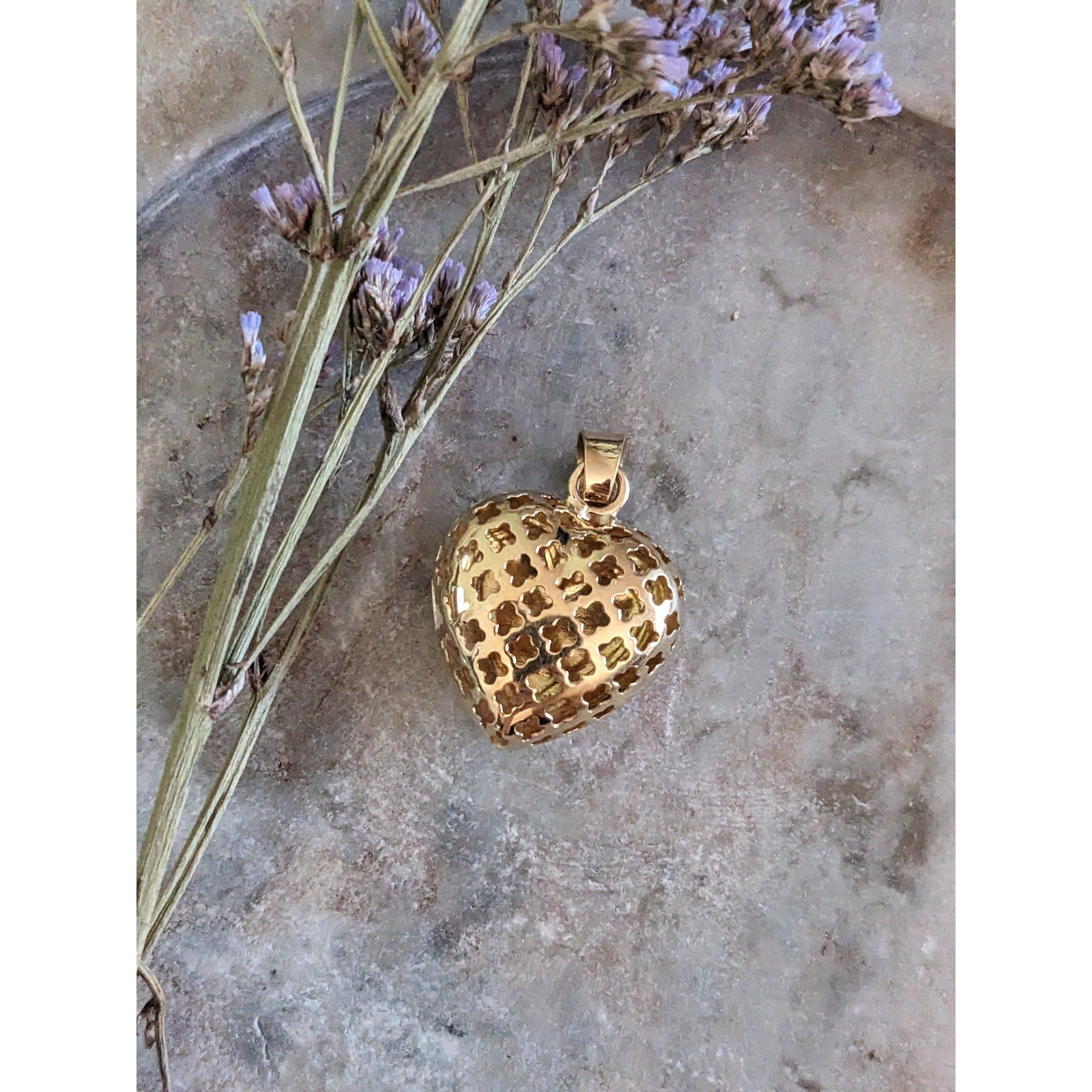 Vintage 14k Yellow Gold Hollow Puffy Heart Pendant with Clover Cutouts