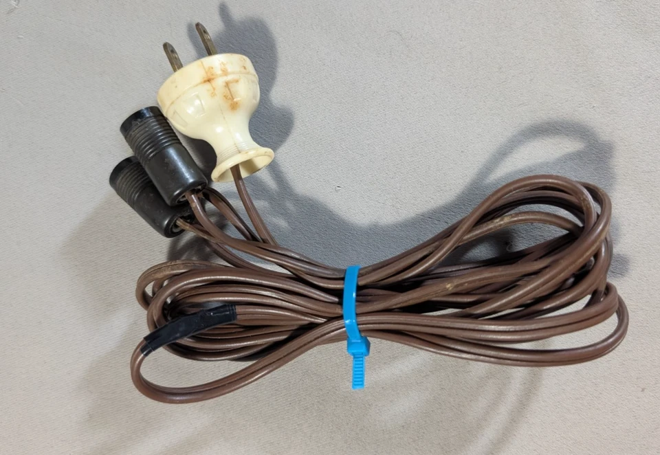 Antigua máquina de coser Singer 1926 128 'La Vencedora' palanca de rodilla probada/funciona Foto 2 de 4