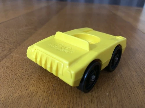VINTAGE 1970s FISHER PRICE LITTLE PEOPLE YELLOW CAR USA MADE TOY