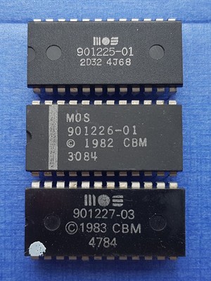 MOS 901225-01/901226-01/901227-03 ROM set Chips for COMMODORE 64 in ESD box.