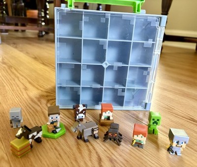 2014 Mattel Minecraft Collector Carry Display Storage Case Cube 10 Mini Figures