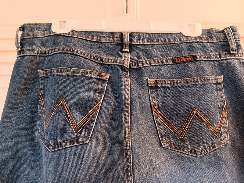 Wrangler Jeans Juniors 13/14 X 34 "Cash" Cowgirl Cut Bootcut Jeans Medium Wash