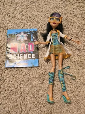 Monster High Cleo De Nile Mad Science Doll Glasses Book Jacket