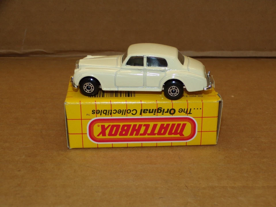 VINTAGE MATCHBOX SUPERFAST MB62 ROLLS ROYCE SILVER CLOUD ~ DATED 1985 ~ NOS - Image 3 of 4