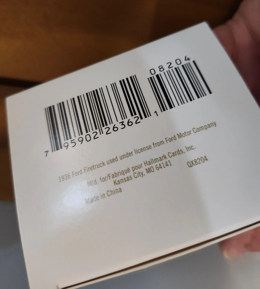 2012 Hallmark Ornament 1936 FORD FIRE ENGINE 10th in the Fire Brigade Series H58 - Image 4 of 4