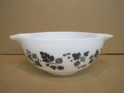Vintage Pyrex GOOSEBERRY Black & White CINDERELLA Mixing Bowl 443 - 2 1/2 Quart