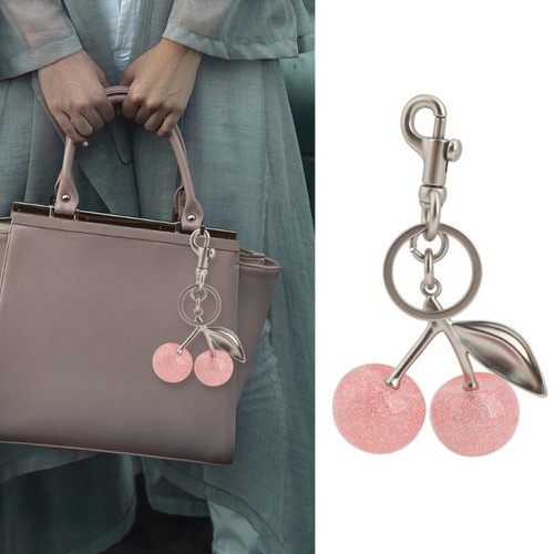 Stylish Crystal Cherrys Key Holder Alloy Car Key Decoration for Trendsetters - Zdjęcie 2 z 8