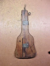 Vintage Wooden Rug Shuttle Punch Sliding Needle Primitive Hand Sewing Tool