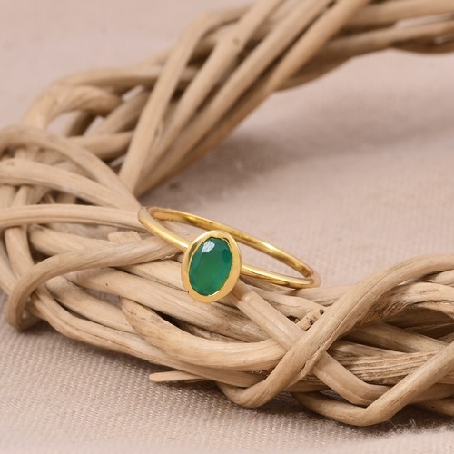 Dainty & Minimalist Ring Yellow Gold Plated With Green Onyx Gift For Colleagues - Picture 4 of 11