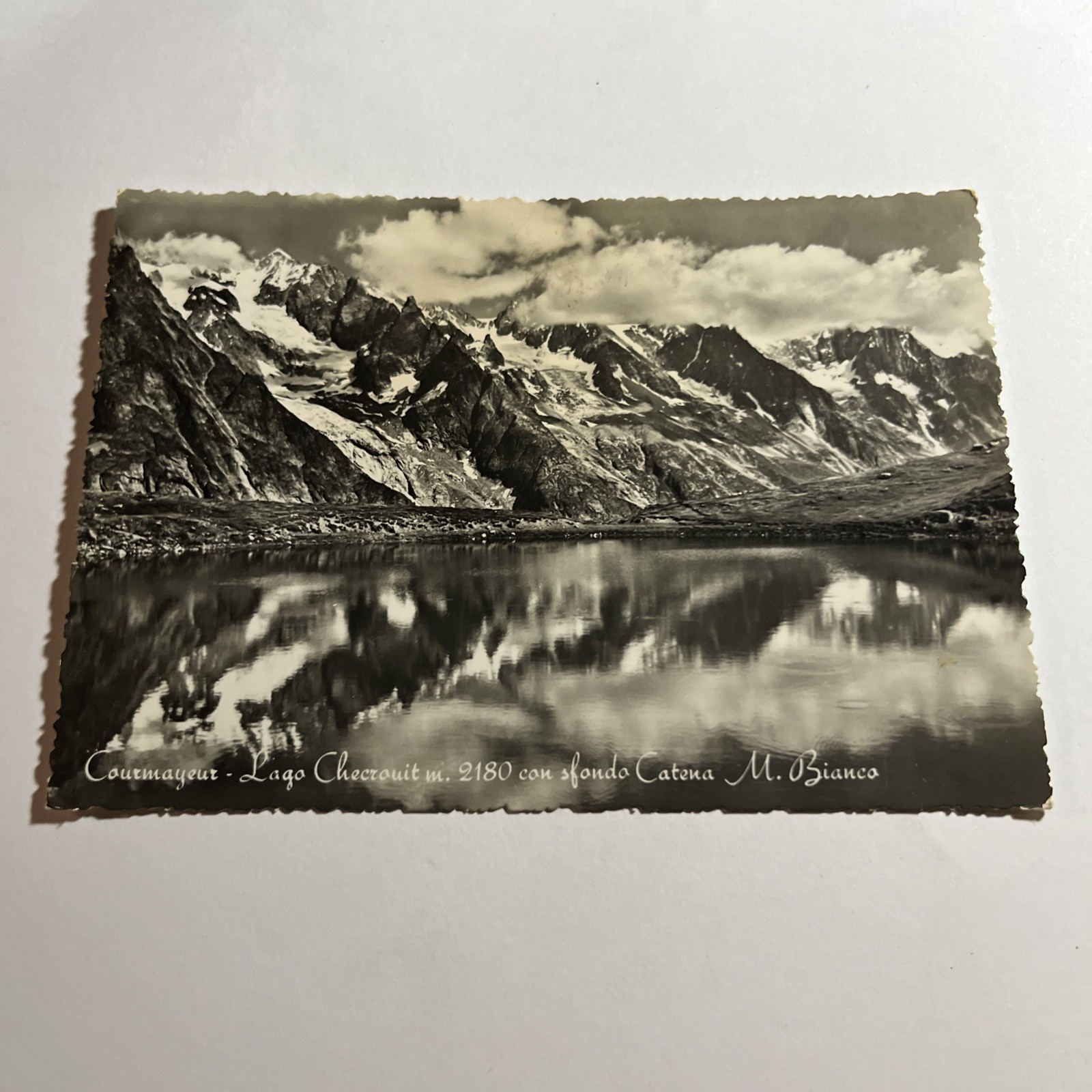 CARTOLINA  BIANCO E NERO - COURMAYEUR LAGO CHECROUIT SFONDO CATENA M. BIANCO