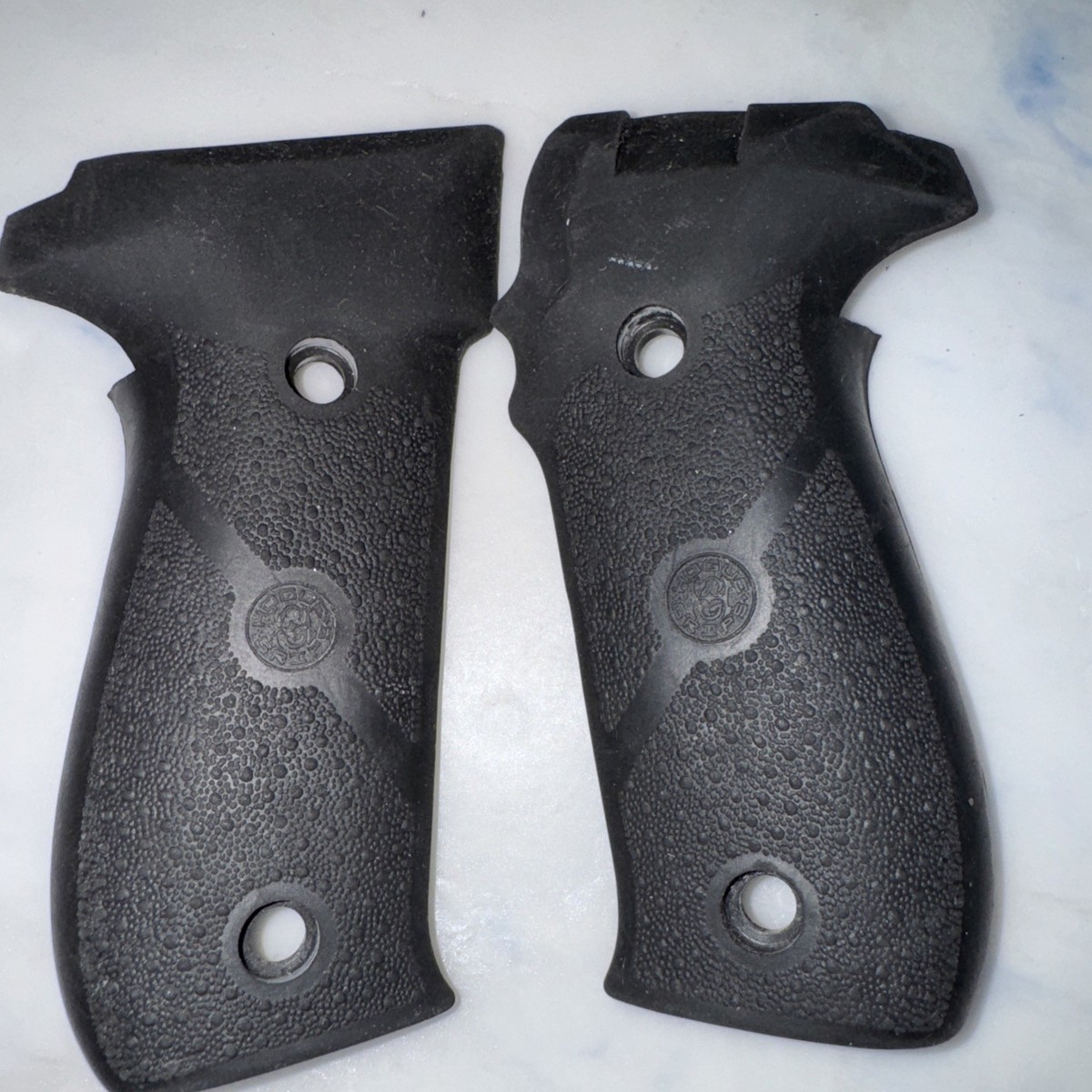 HOGUE P226 Grips SIG SAUER 9mm .40 Two-Piece Medallion 1990s RARE