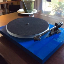 Project Debut Carbon DC Turntable (Blue) w/Ortofon Blue  Acryl it Platter