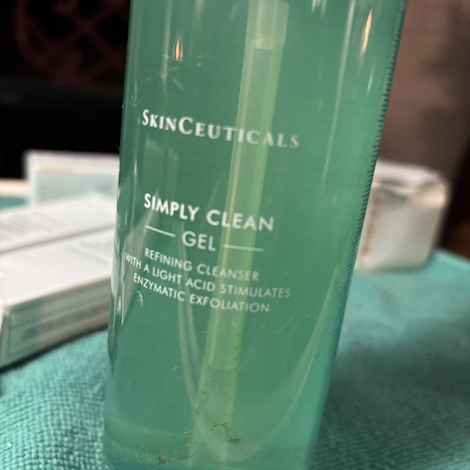 Gel SkinCeuticals Simply Clean 11,8 OZ 330 ml Foto 3 de 4