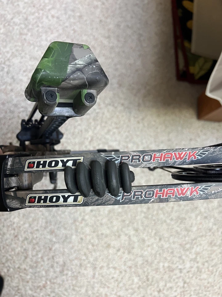 Arco compuesto Hoyt ProHawk 60# con gatillo y flechas Foto 4 de 4