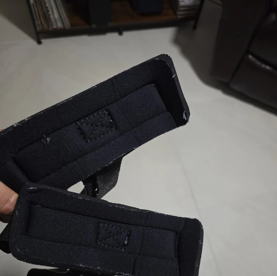 Gold's Gym Wrist Strap Pair by Schrek - Image 2 of 2