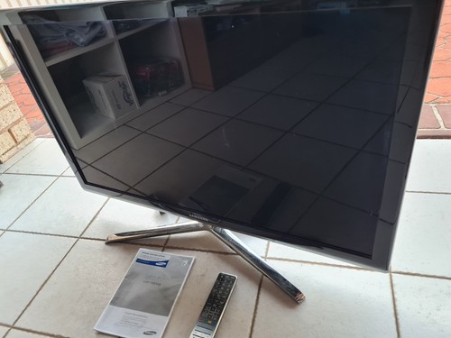 SAMSUNG 40 INCH TV - Picture 3 of 11