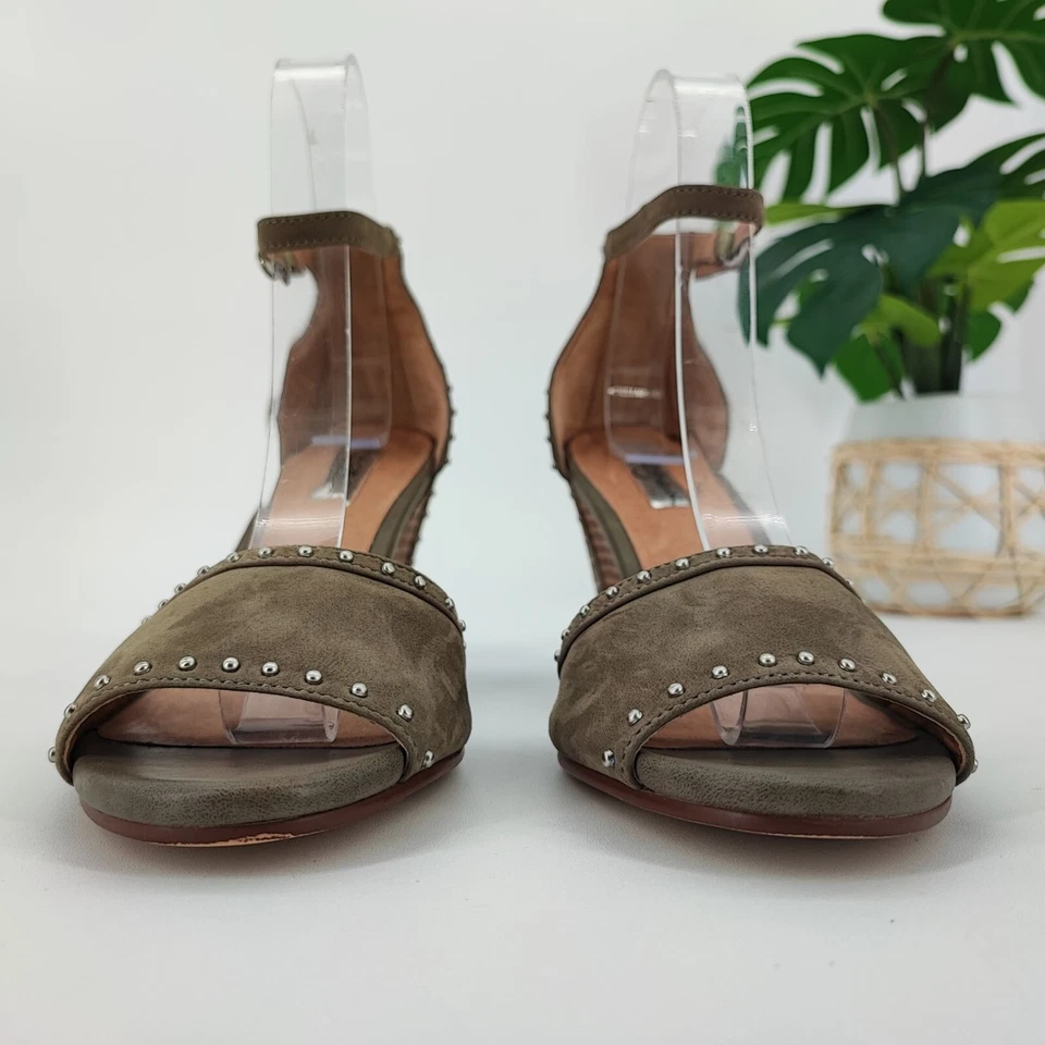 Босоножки галогенные женские Louise с заклепками коричневые замшевые размер 6,5 М - Изображение 2 из 4