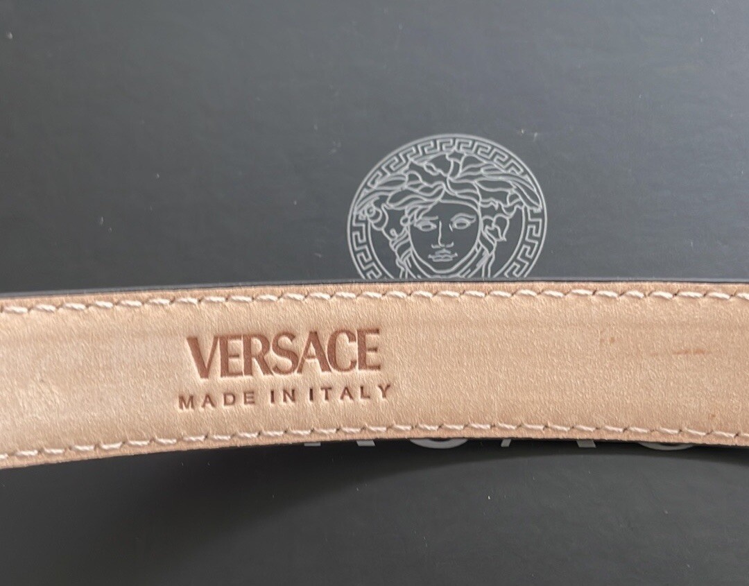 NEW IN BOX VERSACE LA MEDUSA LEATHER BELT FUCHSIA, SZ 65/26 NIB $495 VERSACE LA MEDUSA LEATHER BELT FUCHSIA, SZ 65 | eBay main image 2