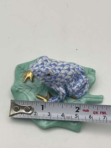 Herend Hungary Hand Painted Porcelain Frog Blue Fishnet On Green Lily Pad #5355 - Picture 16 of 17