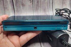 Nintendo 3DS Aqua Blue US Handheld System Game Stylus Universal & Car Charger