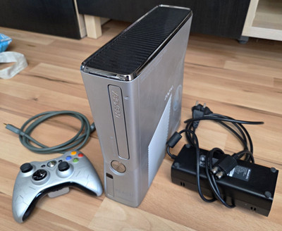 Microsoft Xbox 360 S 320GB   Limited Edition Halo: Reach (Silber) + Controller