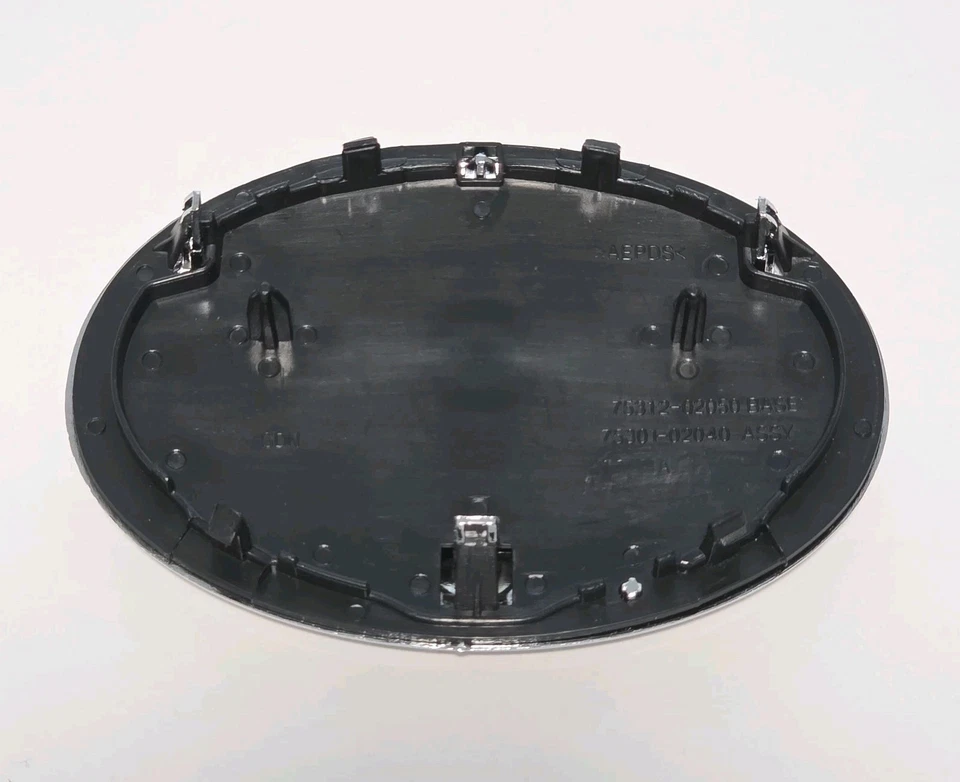 Toyota Corolla передняя решетка эмблема логотип 2009 2010 2011 2012 2013 - Изображение 3 из 3