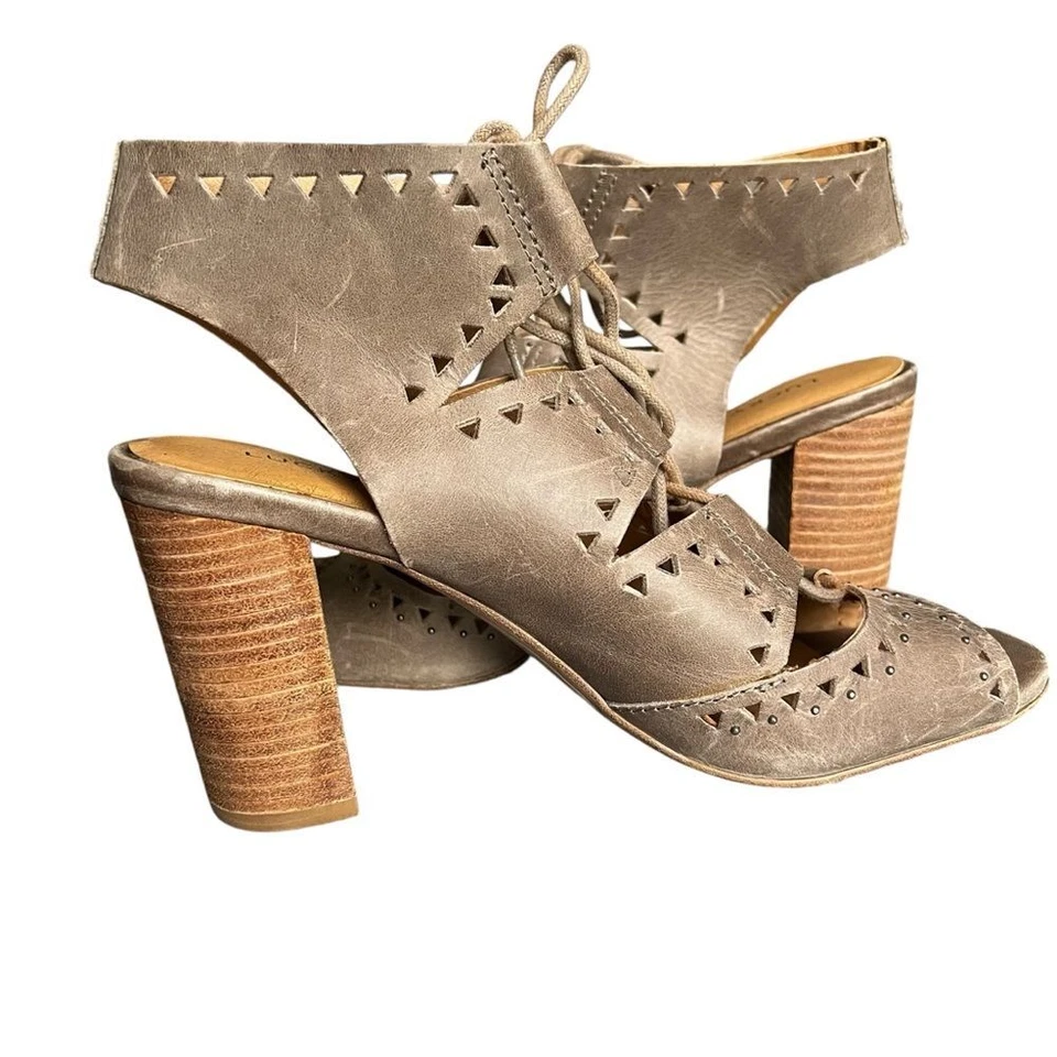 Tacón Lucky Brand Tafia para mujer talla 8 38 recortes geométricos láser con cordones bronceado Foto 2 de 4