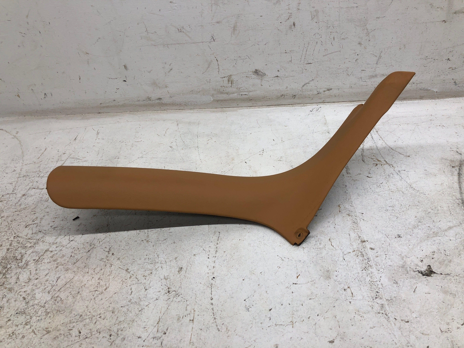 ASTON MARTIN RAPIDE LEFT DRIVER REAR LOWER C PILLAR SCUFF PLATE INSERT ASSEMBLY