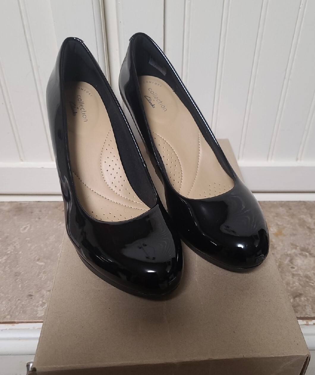 Women's NIB Clarks Adriel Viola Patent Leather Heel Pumps SlipOn Shoes