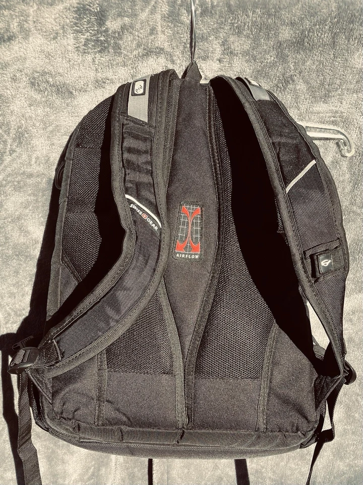 Mochila para portátil SWISSGEAR Scan Smart TSA 17,5" negra - ¡Todos los bolsillos imaginables! Foto 4 de 4