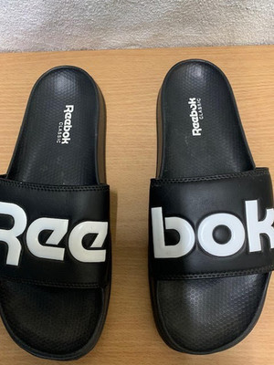 Reebok Classics Black Split Logo Slides Gr. UK 11 (45,5) 30 CM