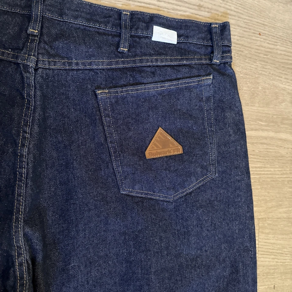 Pantalones de mezclilla Bulwark FR para hombre calce relajado rectos resistentes al fuego talla 46X32 Foto 2 de 4