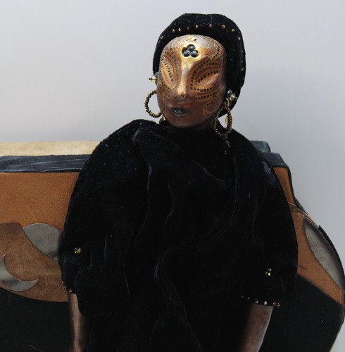Bambola artistica africana vintage fatta a mano e scatola scamosciata firmata artista SPEDIZIONE GRATUITA USA! - Foto 2 di 12