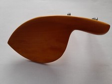 LEFT-HANDED BOXWOOD VIOLIN CHIN REST, GUARNERI MODEL, WITH CORKED CLAMP, 4/4