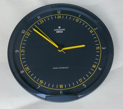 Junghans MEGA  Wanduhr Uhr schwarz RADIO CONTROLLED  TOP  Zustand