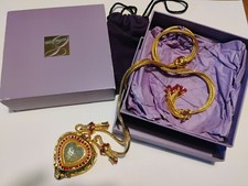 Elizabeth Taylor Shah Jahan Taj Mahal Heart Necklace Avon Margot Robbie