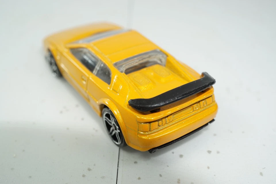 Hot Wheels Lotus Esprit Diecast Car Model Yellow 2001 Mattel HW Exotics - Image 3 of 4