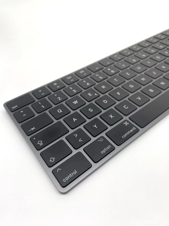 Apple Magic Keyboard mit Ziffernblock Schwarz A1843 - Guter Zustand - Bild 2 von 4