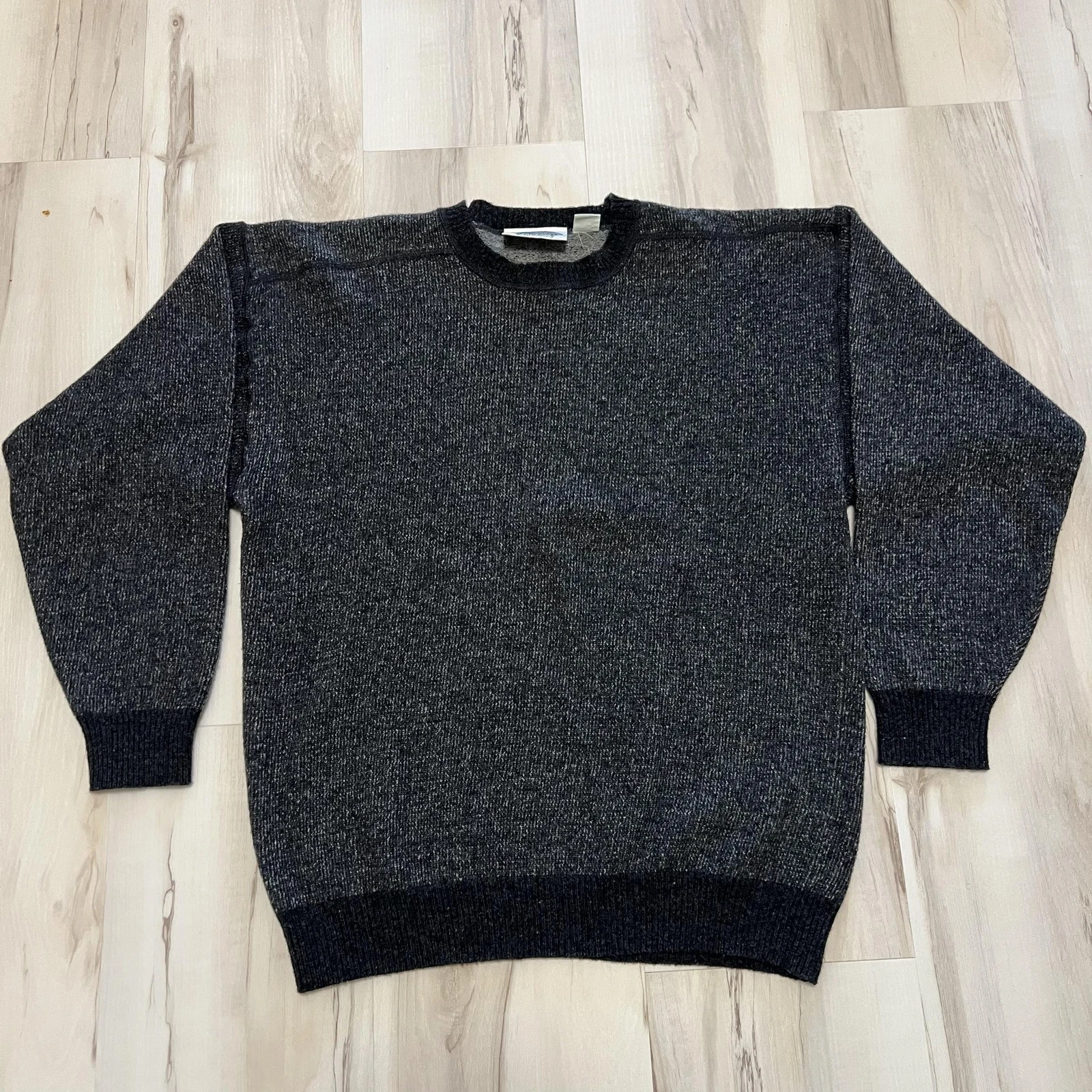 Vintage Broughs Great Outdoors Sweater Mens Large Gray Lambswool Crewneck 80s
Opens in a new window