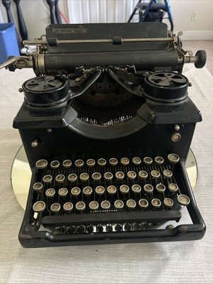 1919 Royal Model 10 Desktop Typewriter double Glass Window S/N#X-1143896 Video