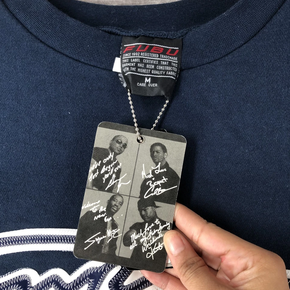 De colección FUBU Jeans Co. Para hombres M Cuello Redondo L/S Azul Y2K Logo Spellout NUEVO Foto 3 de 4