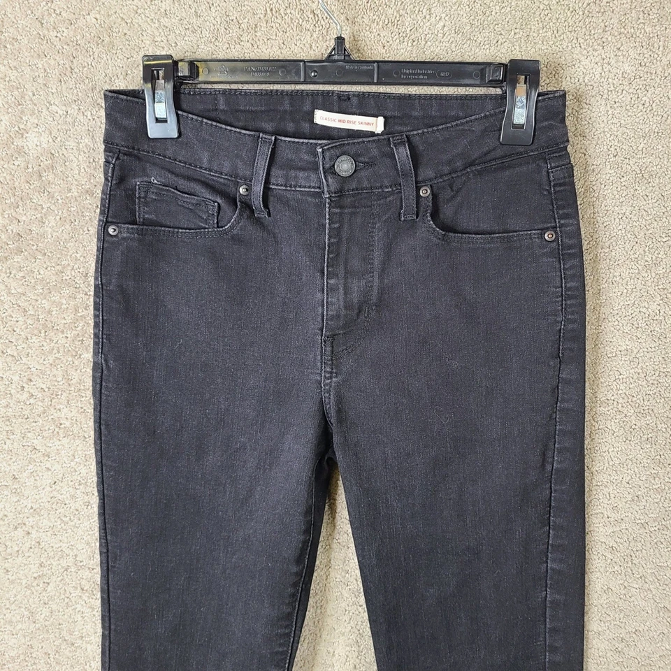 Pantalones de mezclilla Levis para mujer 8 negros clásicos tiro medio ajustados elásticos Foto 2 de 4